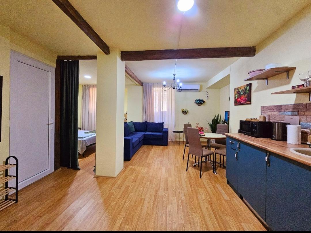 Apartment In The Old District Tbilisi ภายนอก รูปภาพ